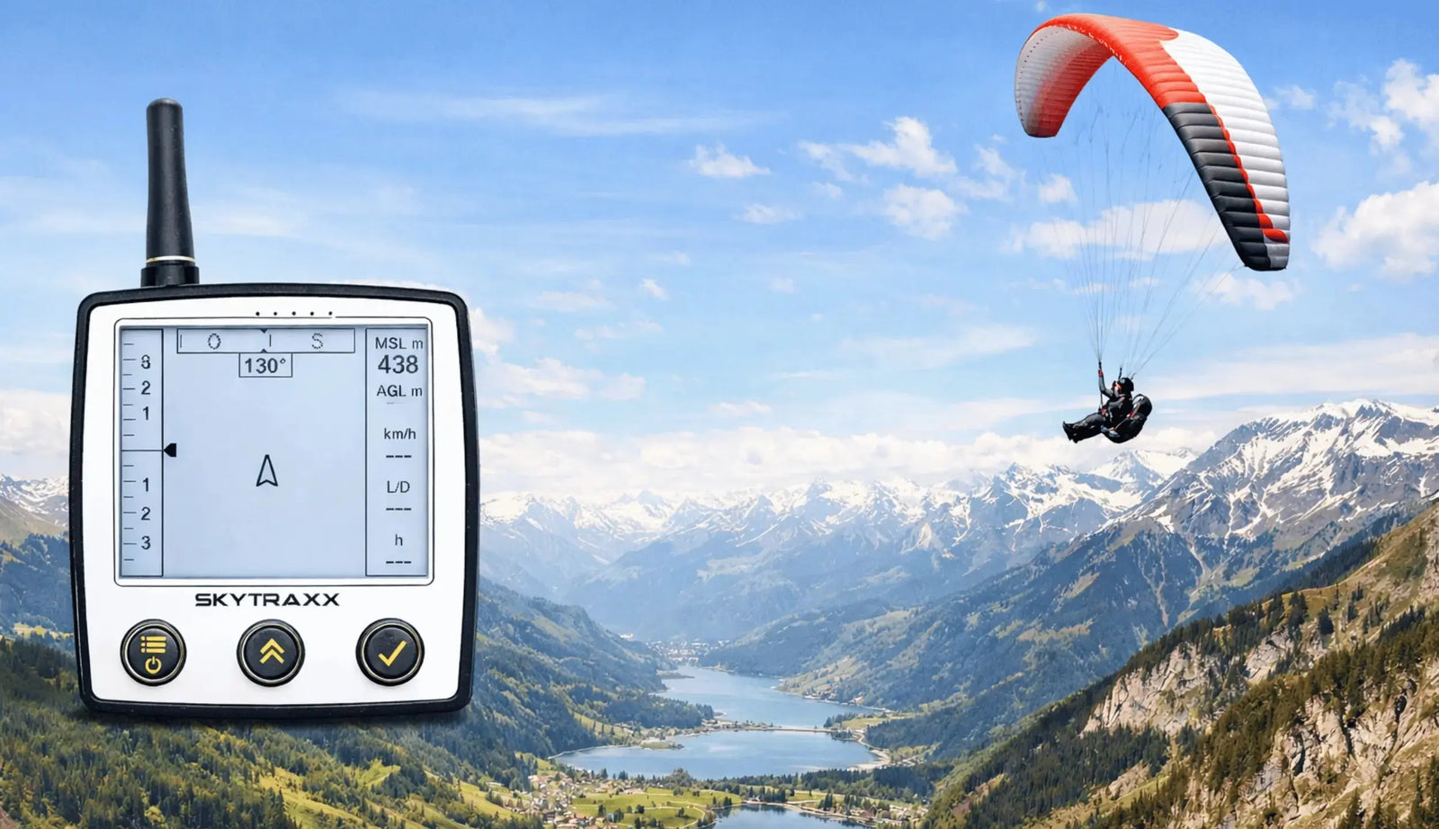 Bild für Blogthema FAQ Skytraxx 5 mit wunderschöner Berglandschaft auf der rechten Seite und Sicht auf das Tal mit See. Im Vordergrund wird ein Skytraxx 5 zusammen mit einem Paraglider dargestellt.