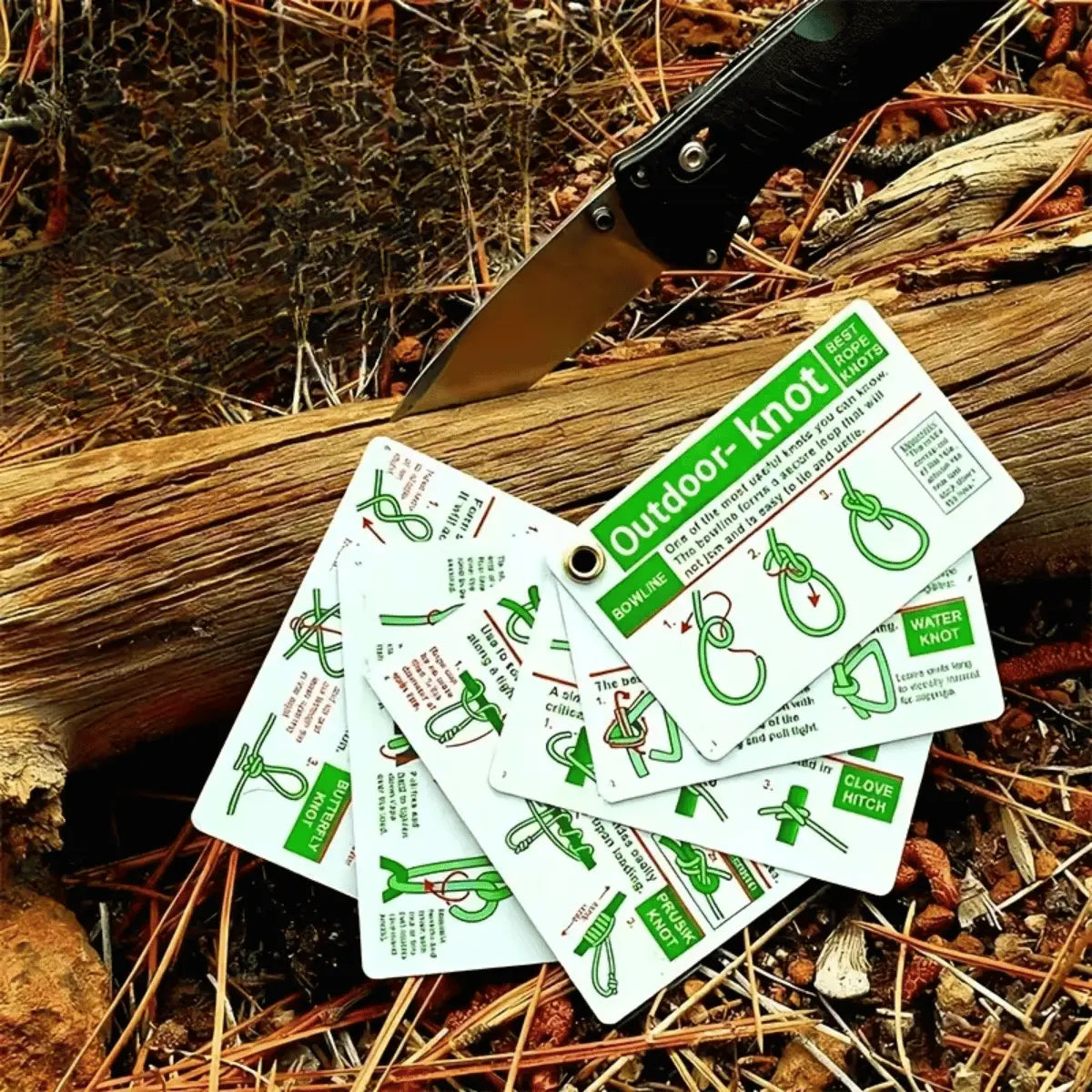 Karten-Set "Outdoor Knoten-Guide" mit 27 klassischen Knoten, illustriert mit Schritt-für-Schritt-Anleitungen und einem Karabiner.