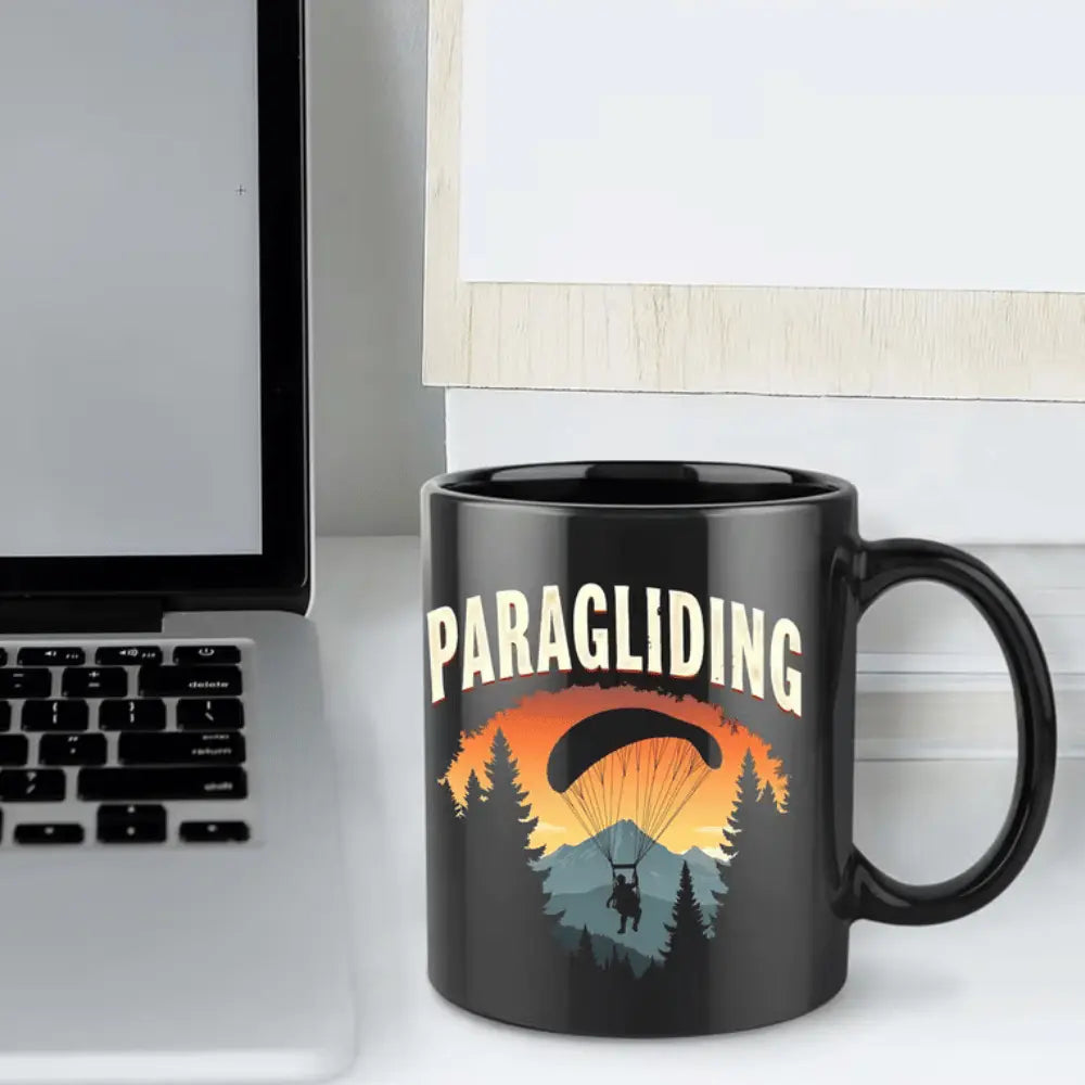 Gleitschirm Kaffee Tasse Mountain mit Paragliding-Motiv, robust aus Keramik, ideal für Gleitschirm-Enthusiasten, zeigt Berglandschaft und Sonnenuntergang.