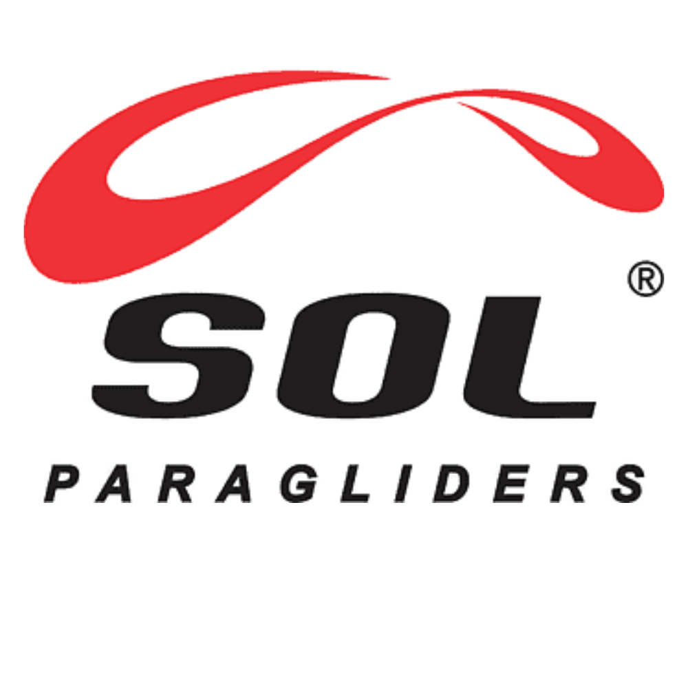 Logo vom Hersteller SOL Paragliders mit schwarzer Schrift und rotem Zeichen