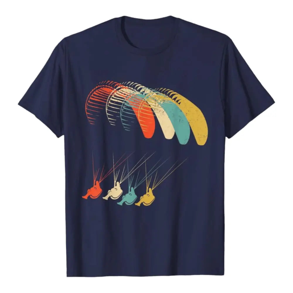 Kollektionsbild für Gleitschirm T-Shirt. Das Bild zeit ein Marineblaues T-Shirt mit Gleitschirm Motiv
