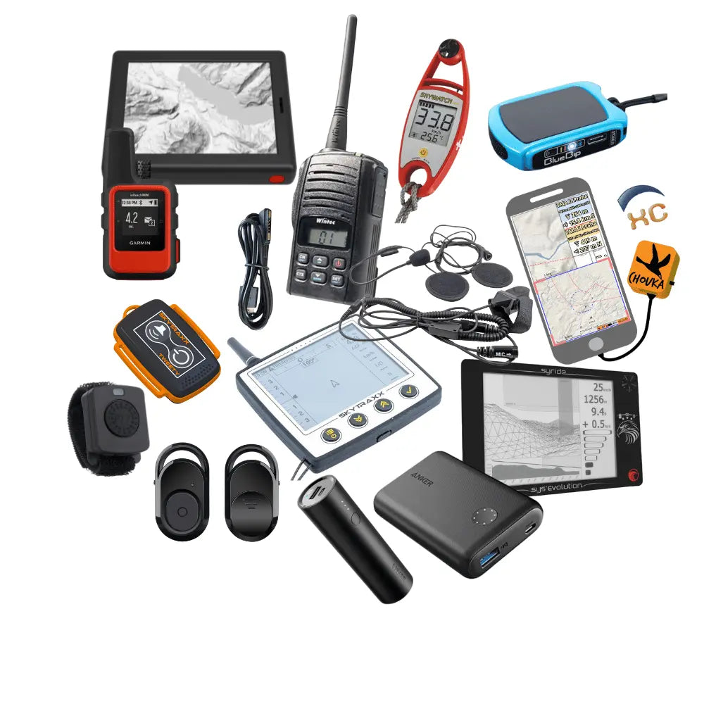 produkt kollektionsbild fuer gleitschirm flugelektronik und zubehoer zum gleitschirmfliegen. das bild zeigt diverse verschiedene elektronische geraete wie fungeraete, variometer, kabel, powerbank, windmeser, satellitenkommunikation, zello button usw