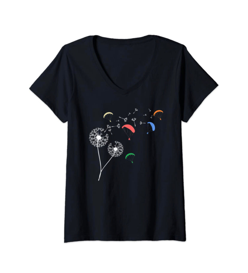 Paragliding T-Shirt Pusteblume V-Neck Damen mit grafischem Löwenzahn- und Fallschirmmotiv, ideal für Gleitschirmfliegerinnen, speziell geschnitten für Frauen.