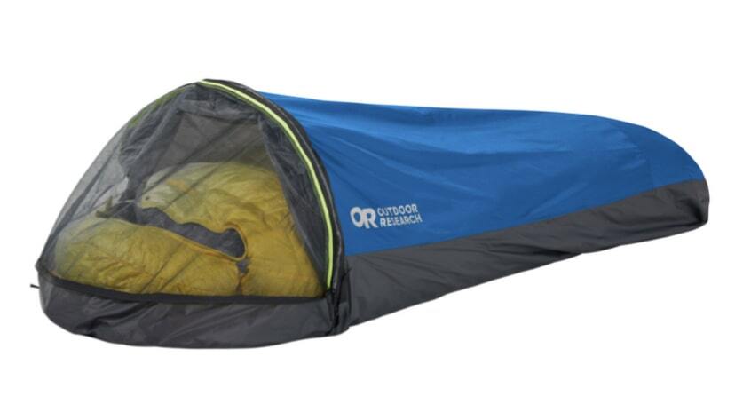 Helium BIVY Biwak Zelt ultraleicht 446g mit integriertem Moskitonetz, ideal für ultraleichte Abenteuer und Biwak-Trekking, im Bild mit gelbem Schlafsack.