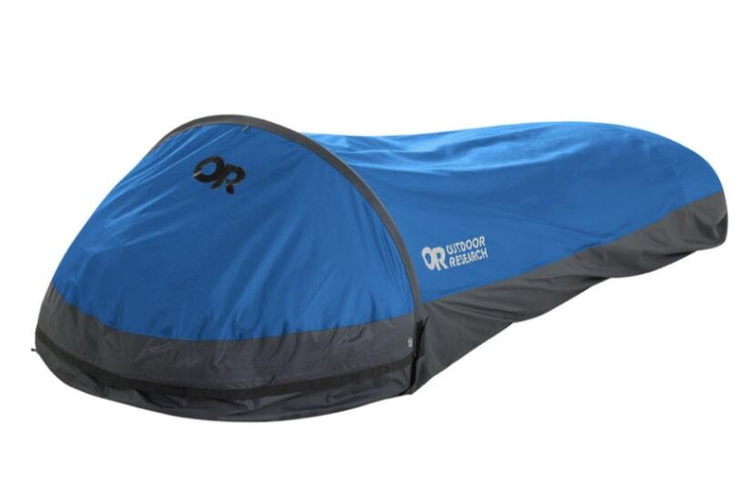 Helium BIVY Biwak Zelt ultraleicht 446g mit integriertem Moskitonetz, ideal für ultraleichte Abenteuer und Biwak-Trekking, im Bild mit gelbem Schlafsack.