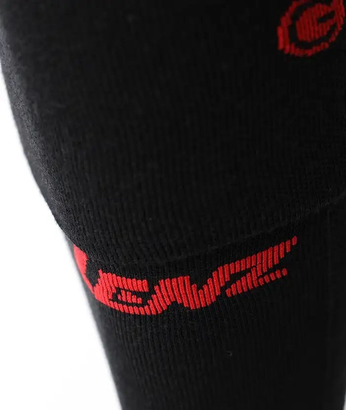 Nahaufnahme der Lenz HEAT SOCK 6.1 Toe Cap Merino Compression, mit integriertem Heizelement für Rundum-Wärme im Zehenbereich, ideal für anspruchsvolle Outdoor-Aktivitäten.