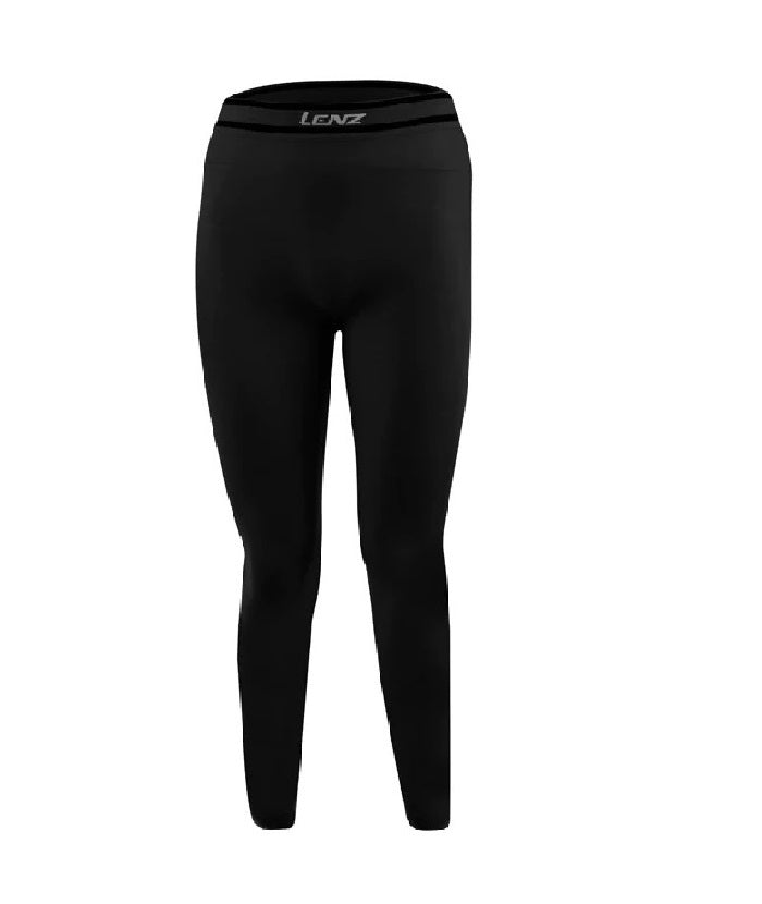 Lenz Pants Merino 6.0 Thermo Unterhose, getragen, ideal als erste Schicht bei Kälte, aus Merinowolle mit Belüftungszonen für optimalen Tragekomfort.