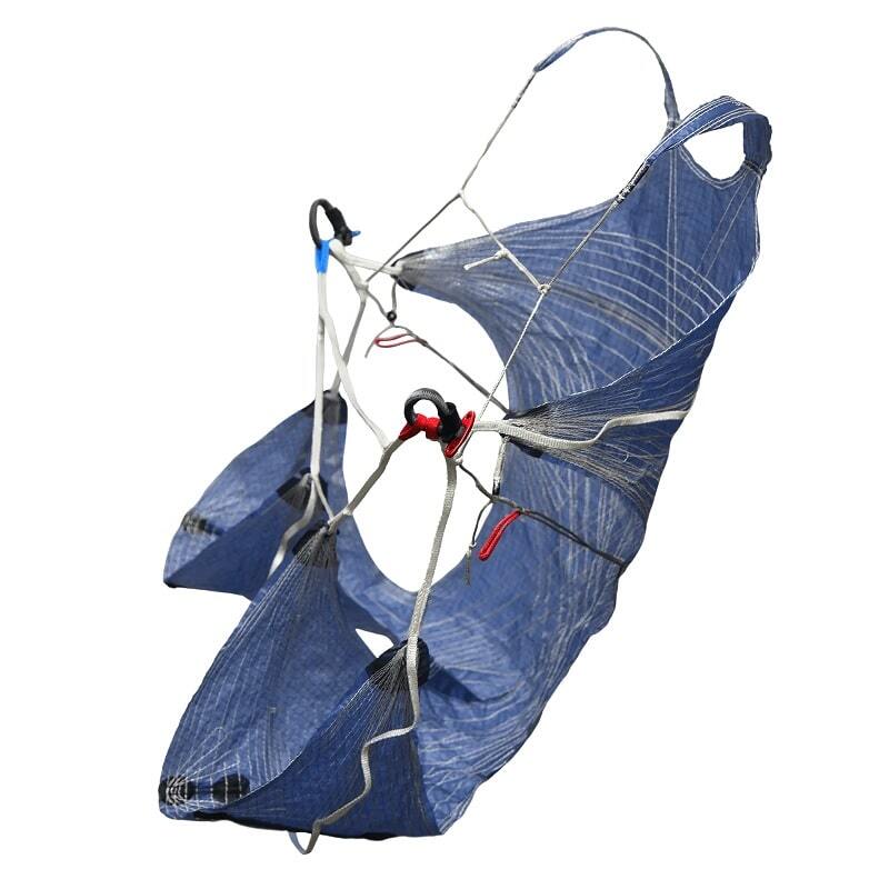 Ozone F*Lite2 ultraleicht H&F Gurtzeug, ein blaues Mesh-Gurtzeug mit verstellbaren Schulter- und Beingurten, ideal für Para-Alpinisten und Hike & Fly-Piloten.