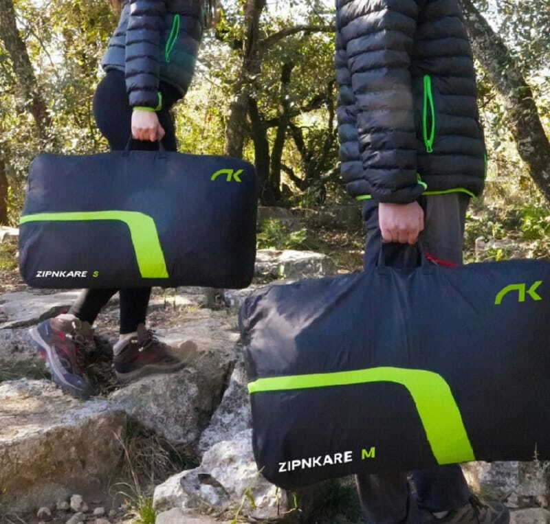 Niviuk Zip Nkare - Compress Tube Bag, schwarzer und grüner Packsack für Gleitschirme, handlich wie ein Aktenkoffer, schützt Profil und Struktur beim Transport.