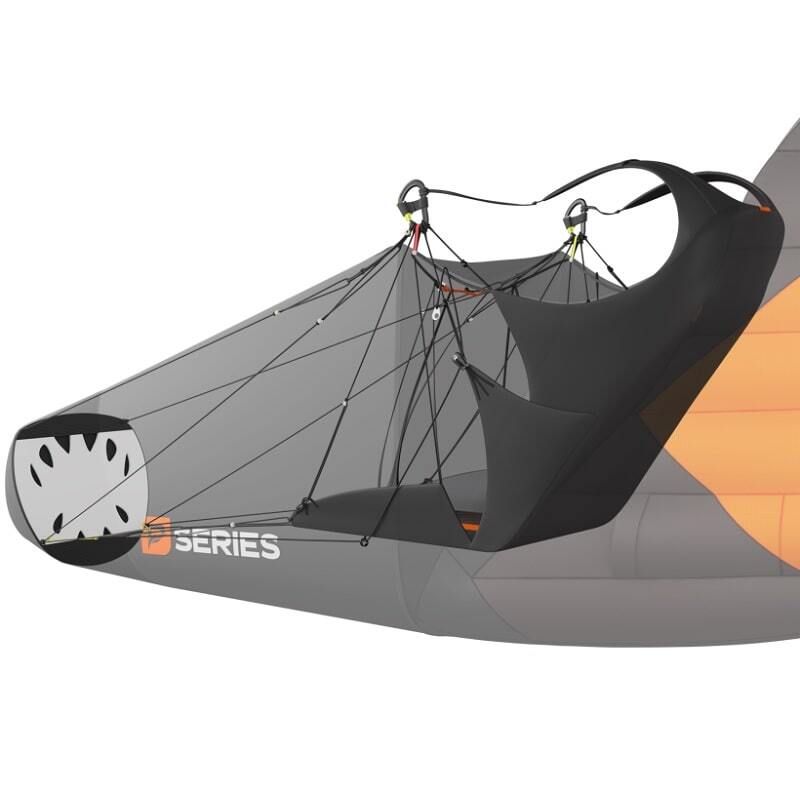 Niviuk Arrow P Race - Ultralight Paraglidingsitz mit schwarzem Schirm, perfektioniert für Leichtigkeit und aerodynamische Leistung. Entwickelt für Spitzenathleten und Abenteuer.