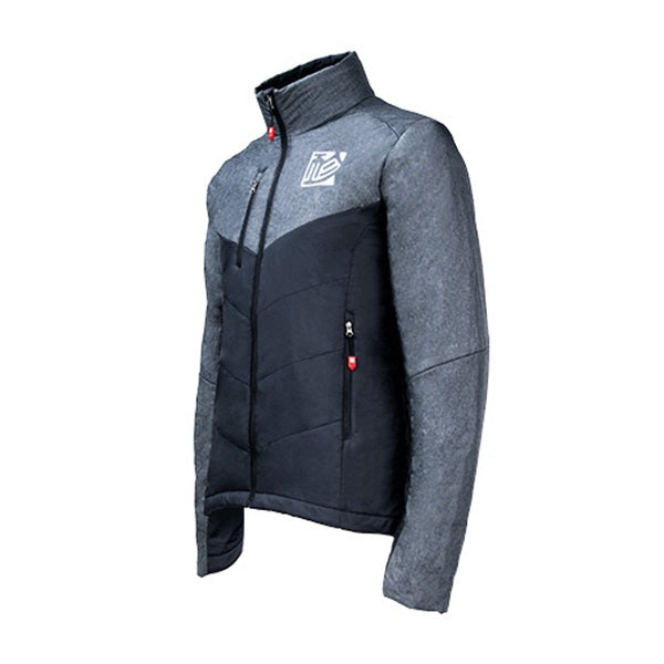 GIN Graphit Jacket mit roten Akzenten, langer Ärmeln und Handschlaufen, ideal für Gleitschirmfliegen, ausgestattet mit Comfortemp®-Isolierung für Wärme und Komfort.