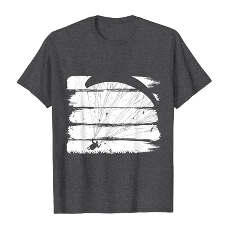 Paragliding T-Shirt XC mit grafischem Design, ideal für Gleitschirmflieger. Perfekt geschnitten, doppelt genäht, 100% Baumwolle, geeignet für alle Paragliding-Enthusiasten.