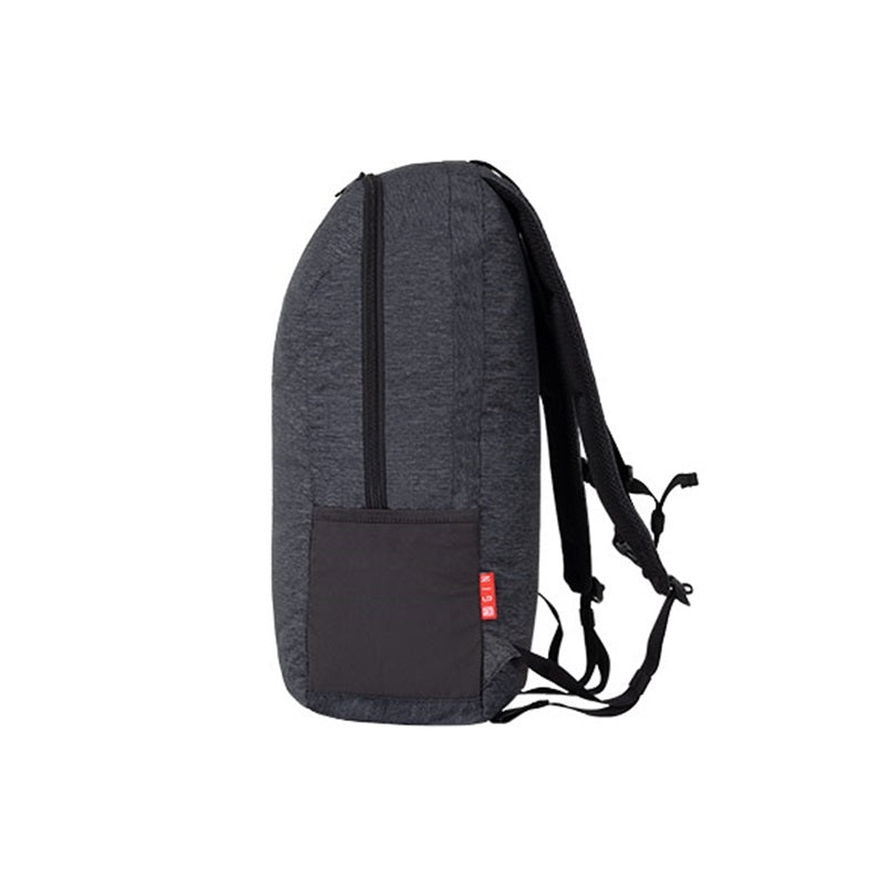 GIN Daily Bag 22L Rucksack mit Logo, ergonomischen Schultergurten, Laptopfach und Seitentaschen, ideal für Alltag und kurze Wanderungen.