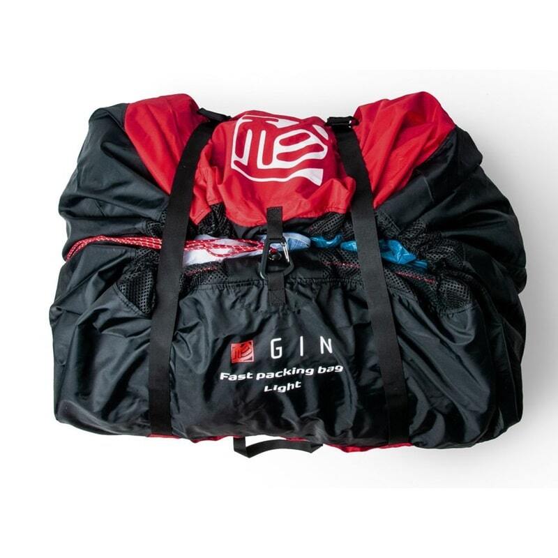 GIN Fast Packing Bag 2 mit Tragesystem und Kompressionsbändern, ideal zum schnellen Verstauen von Gleitschirmen. Praktischer Schnellpacksack für Ausbildung und Outdoor-Aktivitäten.