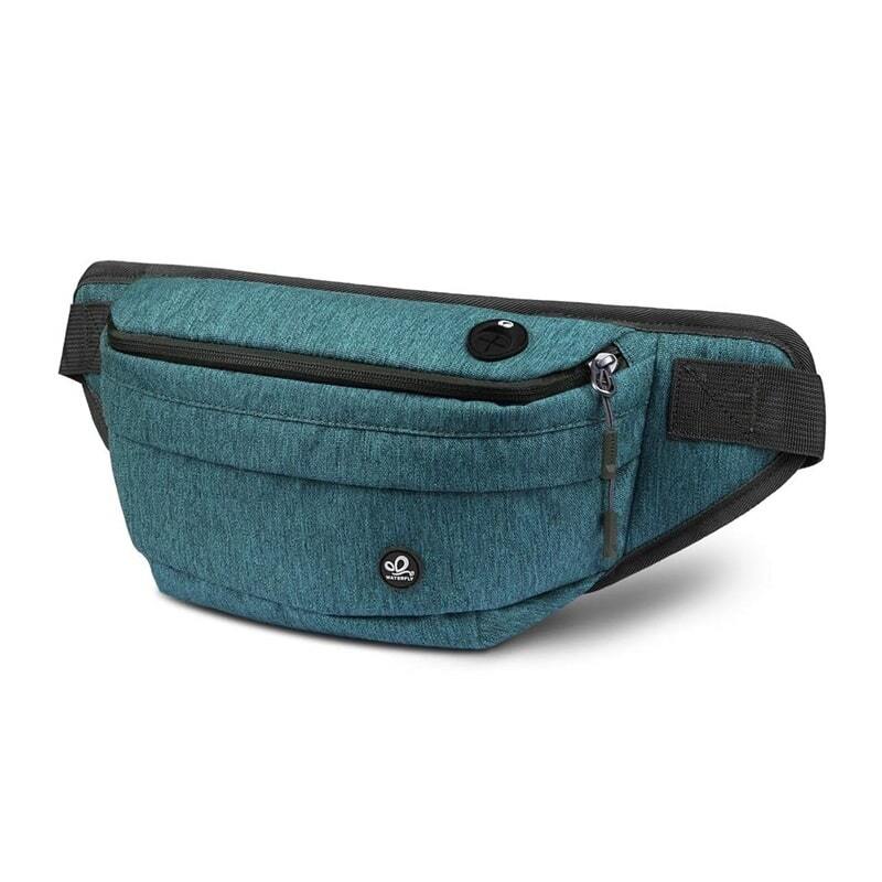 Waterfly Hip Bag - Hüfttasche aus strapazierfähigem Material, ideal für Gleitschirmflieger. Zeigt eine Nahaufnahme der funktionalen Fachaufteilung für Flugutensilien.