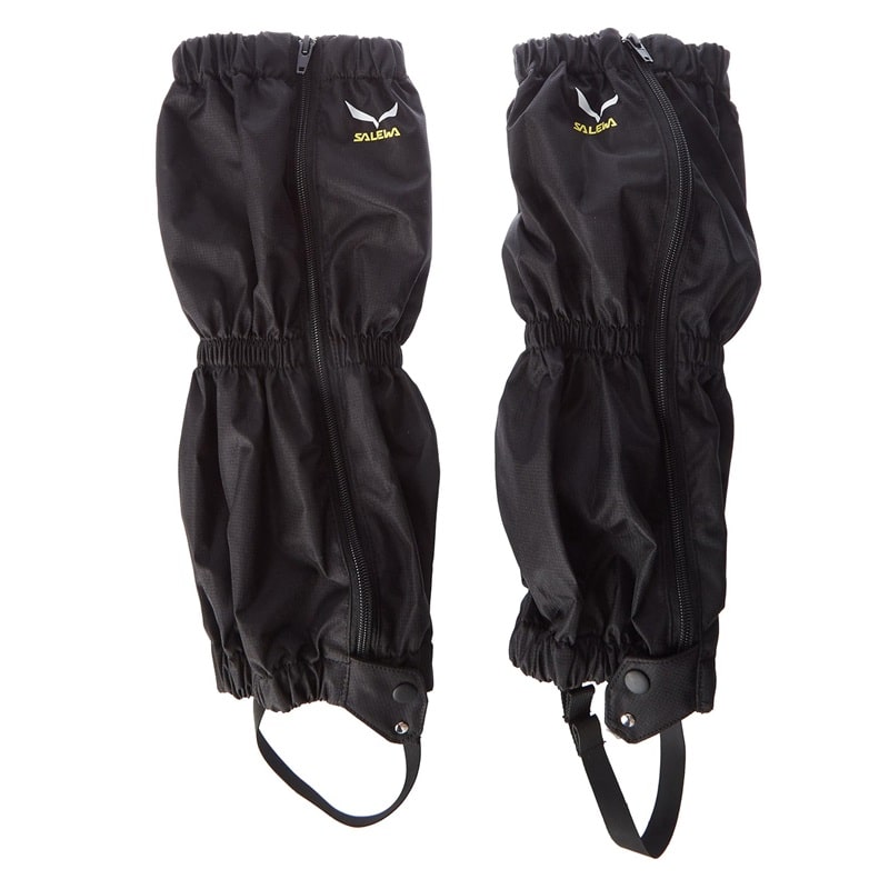 Salewa Gamaschen Mittellang, mittellange schwarze Gamaschen aus wasserdichtem 150D Polyester mit Front-Reißverschluss und Sohlenriemen, ideal für Wandern und Bergaktivitäten.