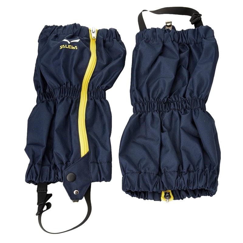 Salewa Gamaschen Mittellang, mittellange schwarze Gamaschen aus wasserdichtem 150D Polyester mit Front-Reißverschluss und Sohlenriemen, ideal für Wandern und Bergaktivitäten.