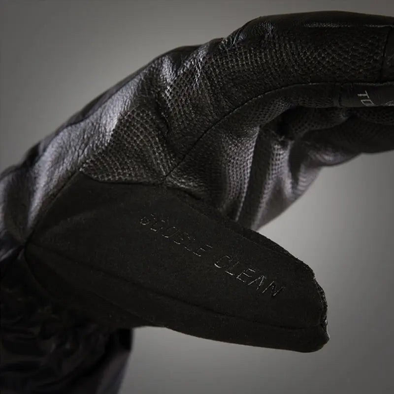 Chiba Super Thermo Flughandschuh, Hand in Lobster-Stil, zeigt isolierende Eigenschaften für kalte Temperaturen, ideal fürs Gleitschirmfliegen im Winter.