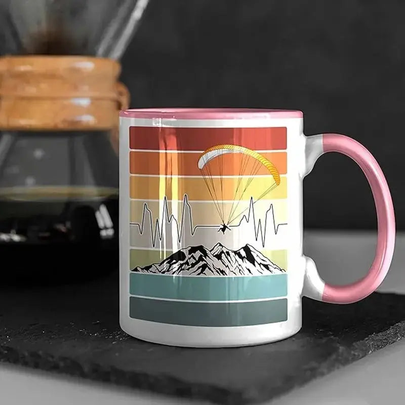 Gleitschirm Kaffee Tasse Rainbow mit Berg- und Gleitschirmmotiv, ideal für Gleitschirmflieger, aus Keramik, spülmaschinenfest, mikrowellengeeignet, 330ml Fassungsvermögen.