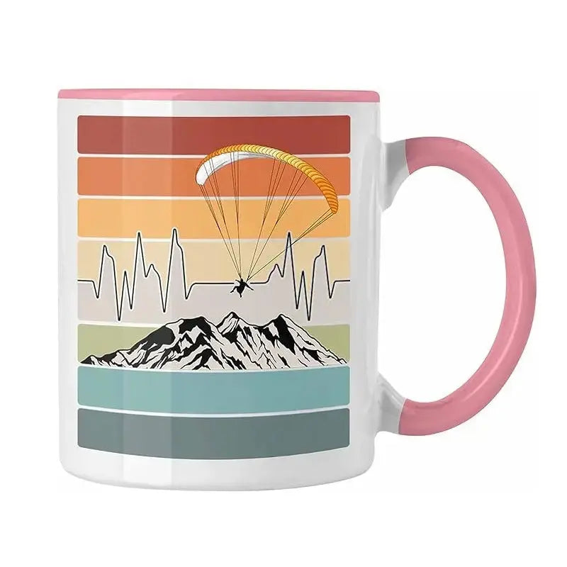 Gleitschirm Kaffee Tasse Rainbow mit Paraglider-Motiv über Bergen, ideal für Gleitschirmflieger. Keramiktasse, 330ml, spülmaschinenfest, mikrowellengeeignet.