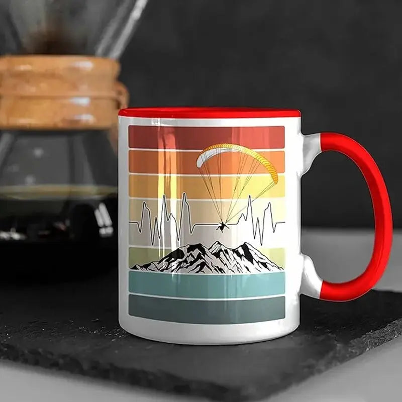 Gleitschirm Kaffee Tasse Rainbow mit Berg- und Paraglider-Motiv, 330ml, keramisch, spülmaschinenfest, ideal für Paragliding-Fans von Paragliding24.ch.
