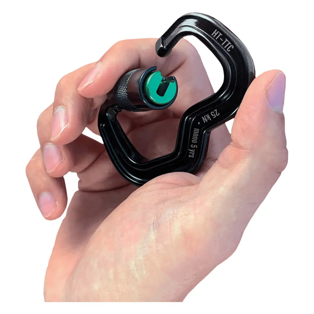 Hand hält einen Finsterwalder Unilock Karabiner Rot/Grün ultraleicht, bekannt für hohe Bruchlast und ultraleichtes Design, ideal für Gleitschirmzubehör.