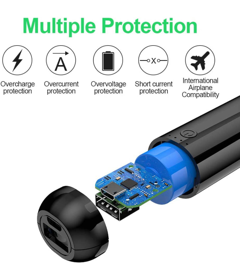 Nahaufnahme des Kleinste Helmakku PowerCore (5000 mAh), zeigt ein kompaktes, schwarzes Gerät mit blauer Schaltung, ideal für Helmkameras, erhältlich bei Paragliding24.ch.