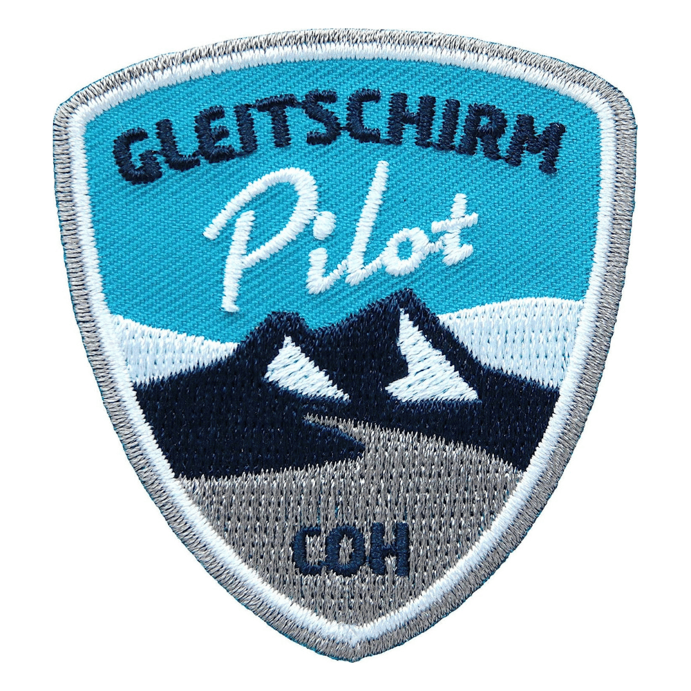 Paragliding Pilot Sticker zum Aufnähen oder Aufbügeln, zeigt ein hochwertiges Gleitschirm-Motiv, ideal für Jacken oder Rucksäcke von Paragliding-Enthusiasten.