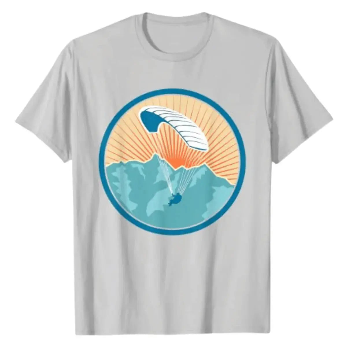 Graues T-Shirt mit Retro-Vintage-Paragliding-Motiv: Ein Gleitschirmflieger schwebt vor einer Bergkulisse mit strahlender Sonne im Kreisdesign.