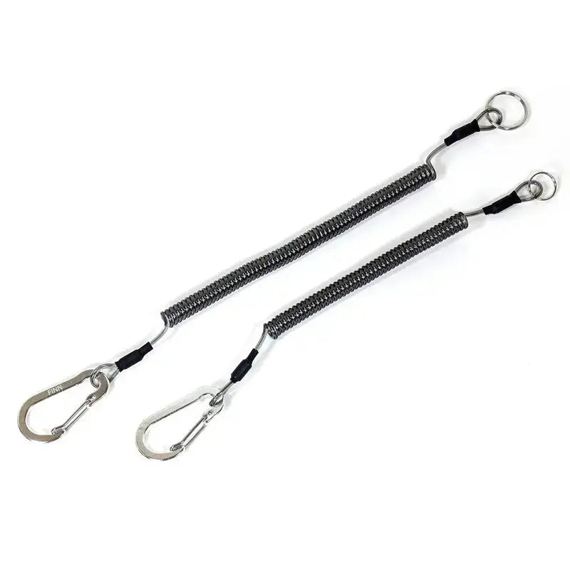 Spiralband mit Karabiner: Hochfestes, flexibles Sicherungsband aus Kunststoff ummanteltem Stahlseil mit Aluminium-Karabiner, ideal für Gleitschirmfliegen und Outdoor-Aktivitäten.