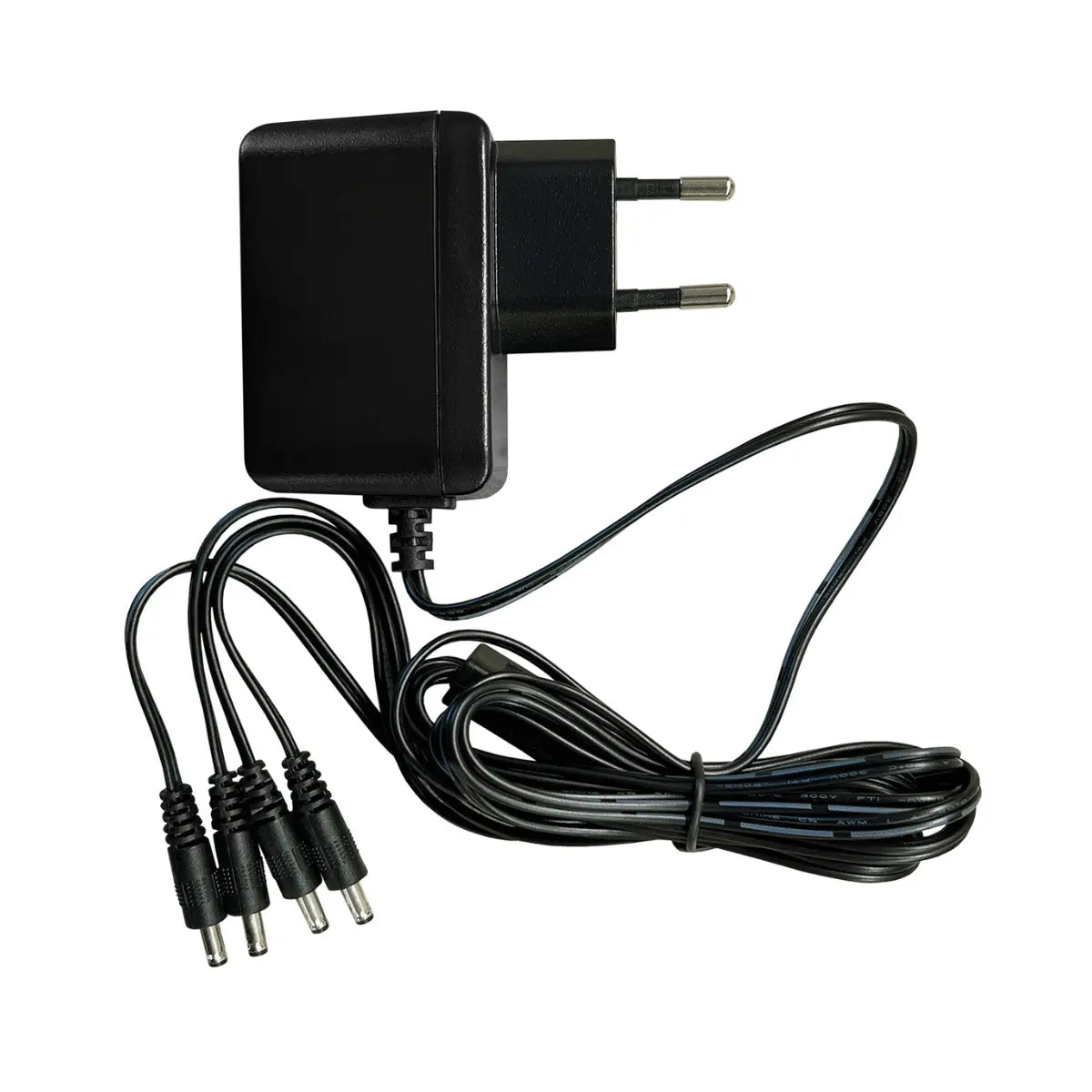 Schwarzes Netzteil mit vier Hohlsteckern und einem Eurostecker, ideal für Elektronikgeräte.