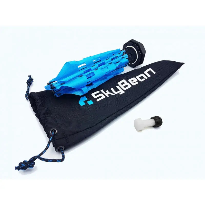 Skybean Chase XC - kompakte, faltbare Chasecam mit Kameraschutz und Bungee-Seil, ideal für Gleitschirmflieger, bereit für sofortigen Einsatz ohne Montage.