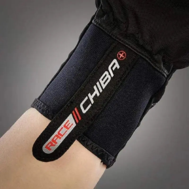 Chiba Performer Flughandschuh (Sommer) mit griffiger Digital-Carbon-Faser-Innenhand und extralangem Neopren-Pulswärmer, ideal für sicheren Gleitschirmflug.