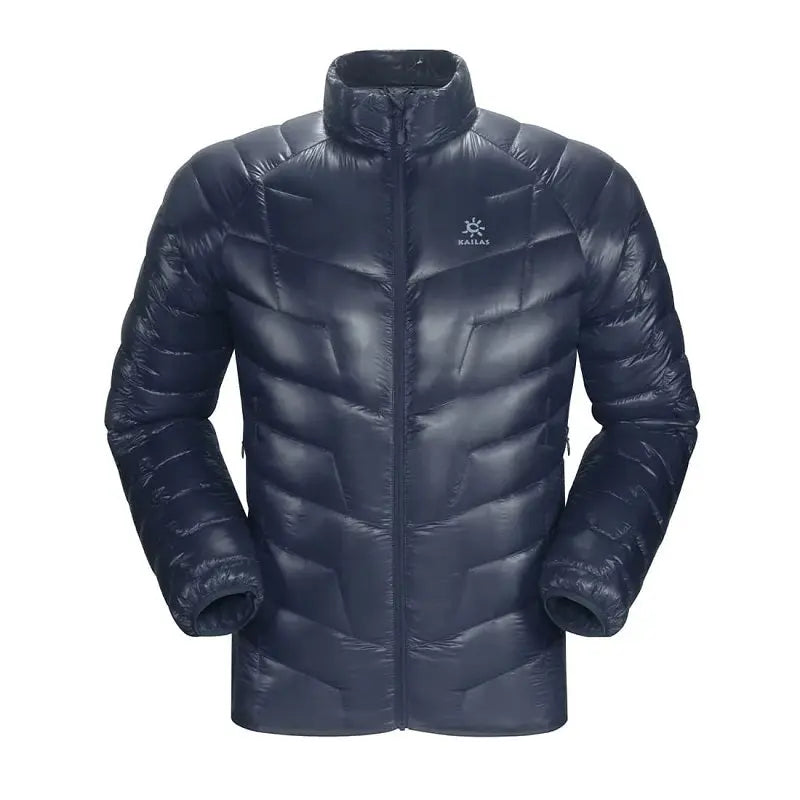 Kailas Mont Ultralight Down Jacket (900 Cuin) mit Stehkragen und versteckter Reißverschlusstasche, ideal für alpines Gleitschirmfliegen und Trekking bei kaltem Wetter.