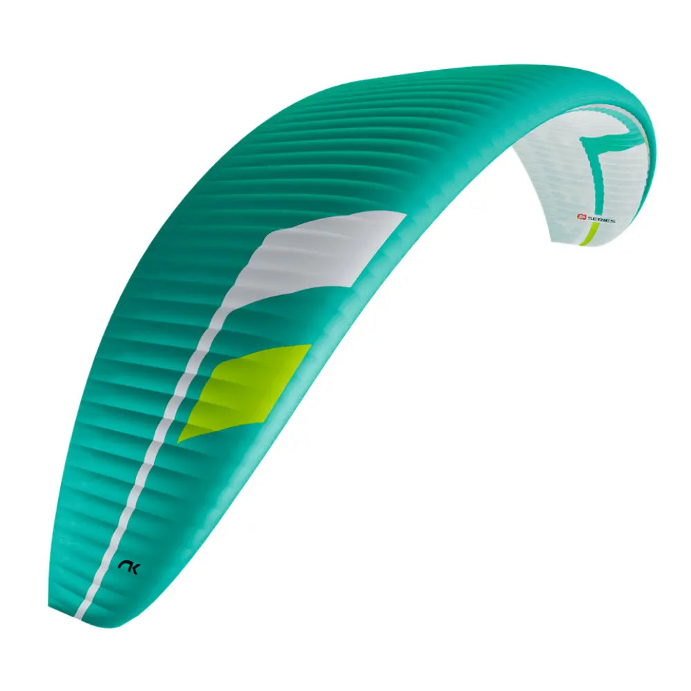 Niviuk Artik 7 P Paraglider, grüner und weißer Schirm, ideal für fortgeschrittene Hike & Fly-Piloten, bietet Stabilität und hohe Leistung.