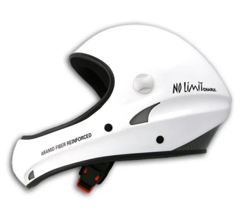 Charly No Limit - High-End Flughelm mit schwarzem Schriftzug, integriertem Visier und Kinnschutz, optimiert für minimalen Luftwiderstand und maximalen Schutz.