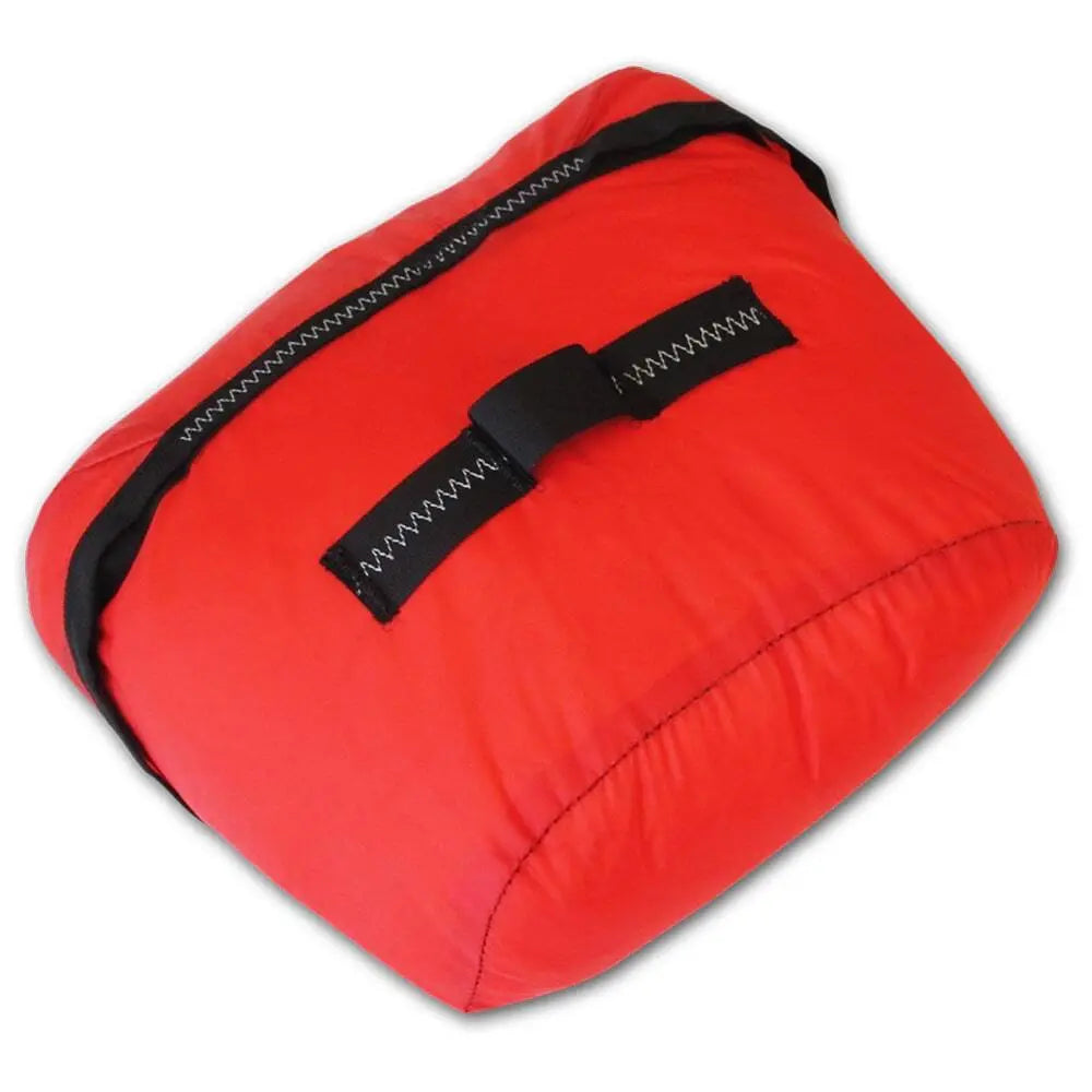 Charly Front Innencontainer für Notschirme mit weissen Seilen, optimiert für Gleitschirm-Gurtzeuge, bietet sicheren Fangleinenbereich und langlebige Verschlussgummis für kontrollierte Notfallauslösung.