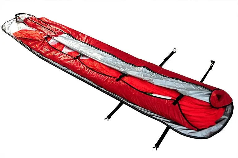 Icaro Tube Bag Light - Packsack, ideal zum schonenden Verstauen von Gleitschirmen, zeigt eine rote und silberne Struktur für effektive Materialpflege und Schutz.