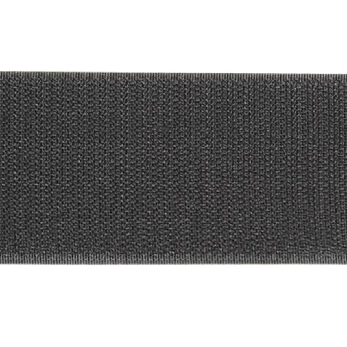 Graues, 5 cm breites selbstklebendes Klettband mit sichtbarer Haken- und Schlaufenstruktur, ideal zur Befestigung von Variometern.