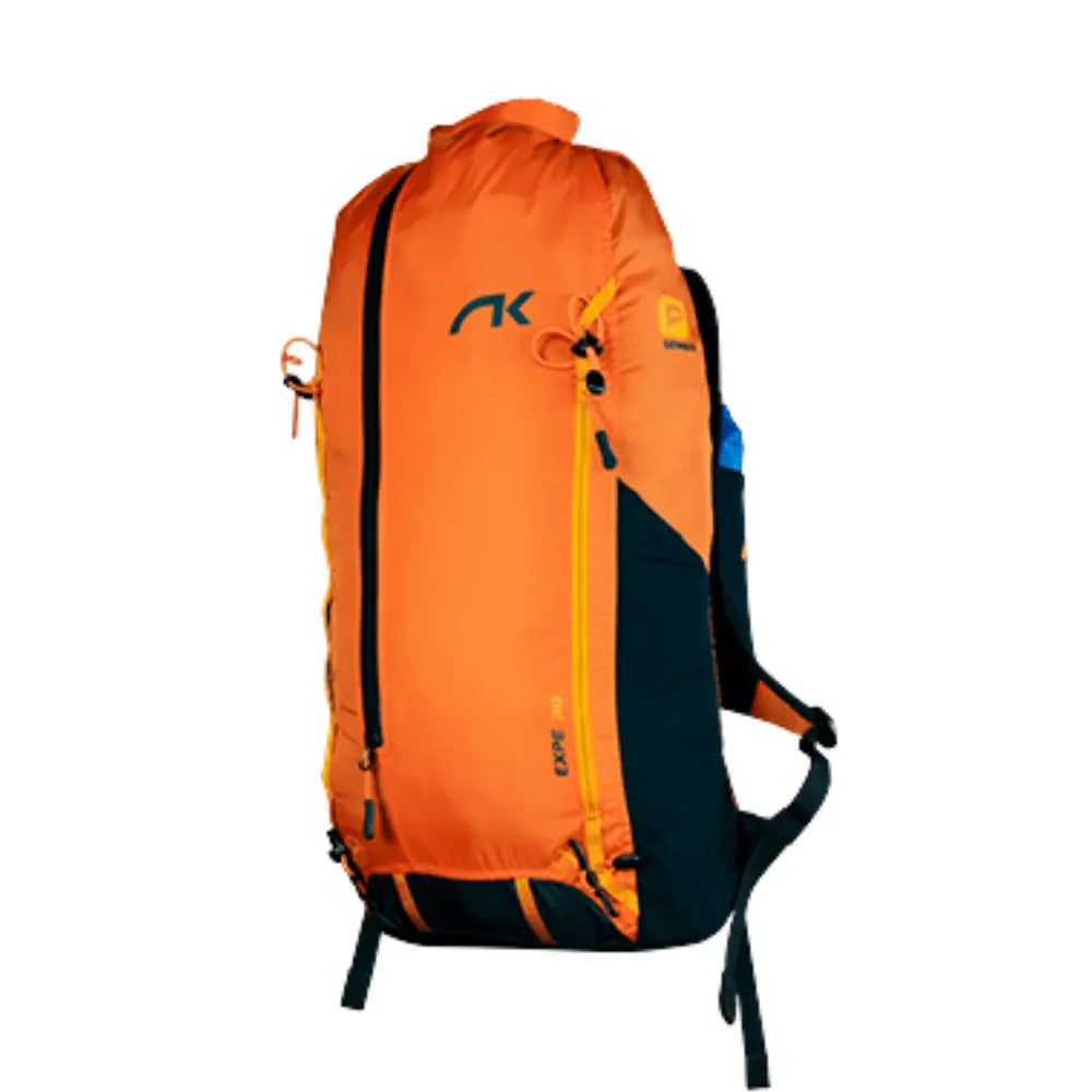 Niviuk Kargo Expe 45 - Ergonomischer Hike and Fly Rucksack mit hohem Komfort, ideal für Paragliding-Abenteuer, mit verstellbaren Trägern und großem, leicht zugänglichem Stauraum.