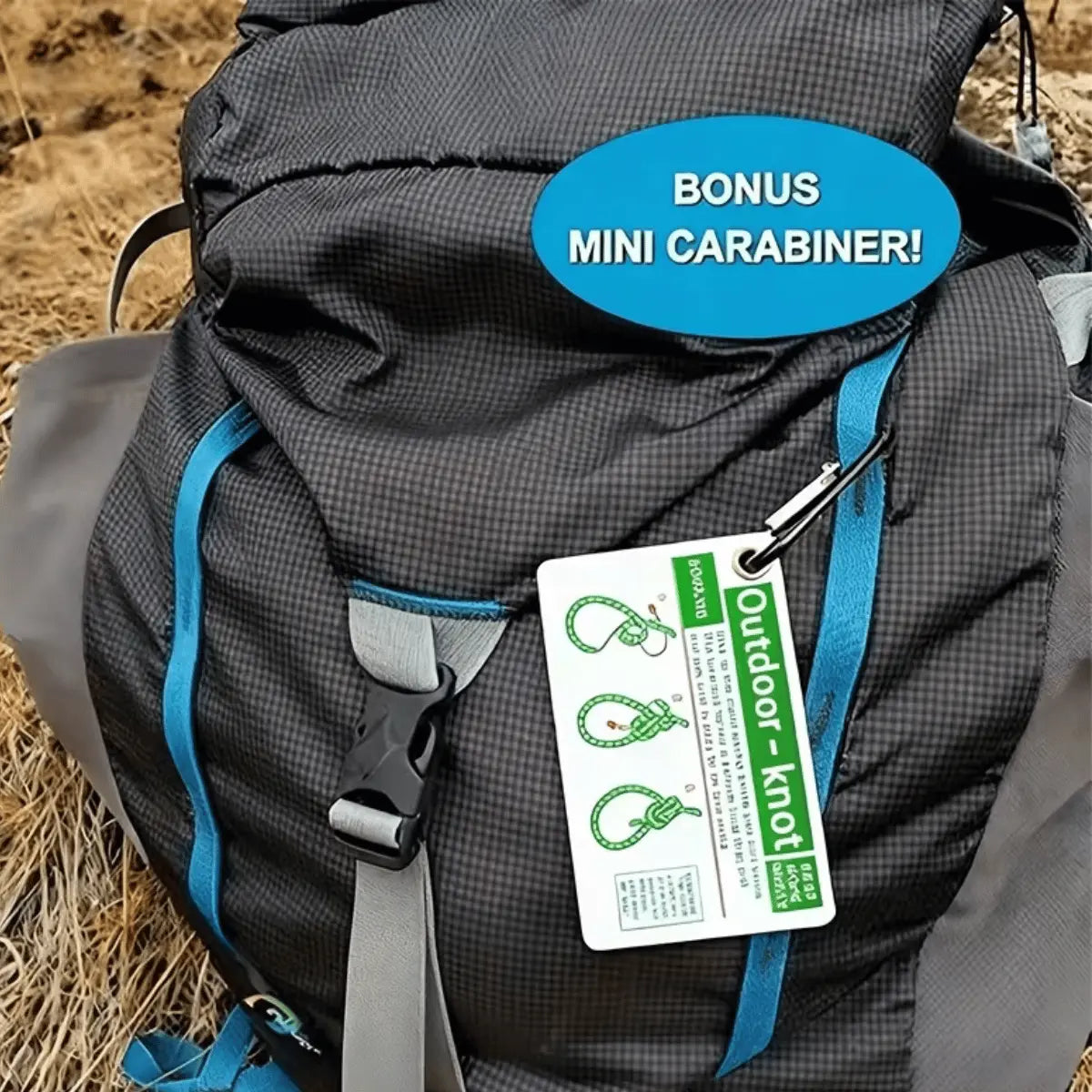 Outdoor-Knoten-Guide aus robustem Kunststoff mit Anleitungen für verschiedene Knoten, befestigt an einem Rucksack mit einem Mini-Karabiner.