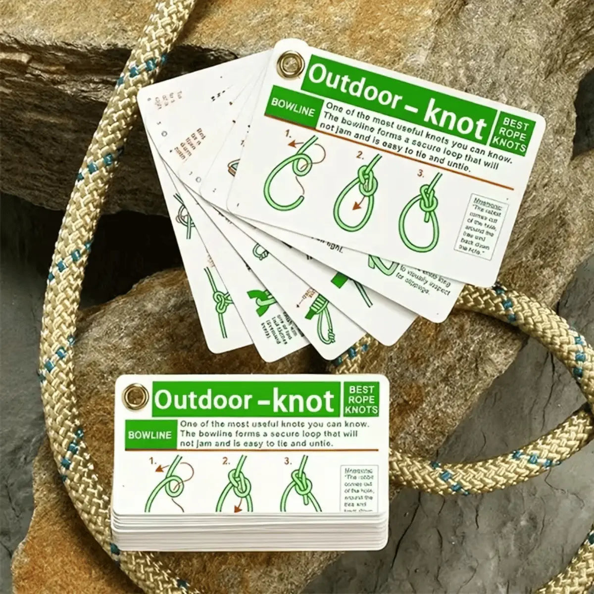 Stapel Karten mit Anleitungen für Outdoor-Knoten, wie der Bowline-Knoten, mit detaillierten Schritt-für-Schritt-Illustrationen und Text auf Deutsch.
