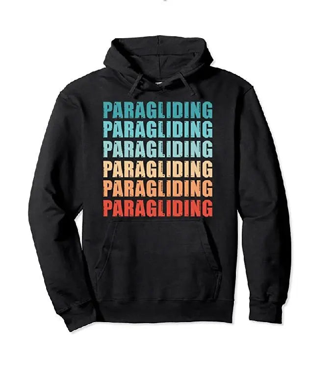 Schwarzes Paragliding Hoodie mit buntem Schriftzug, perfekt für Gleitschirmflieger. Hochwertige Verarbeitung, ideal für Männer und Frauen, erhältlich bei Paragliding24.ch.