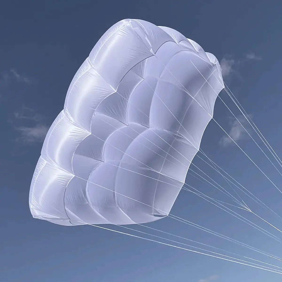 GIN G-Lite 2 Rettungsschirm, ein ultraleichter Reservefallschirm, fliegt aufgeblasen am blauen Himmel, ideal für sicherheitsbewusste Gleitschirmpiloten.