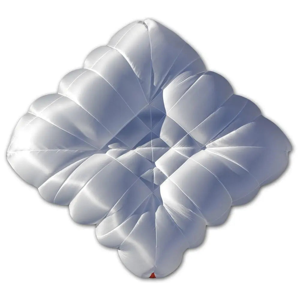 Charly TargetCross Basic Light Notschirm mit weißer Kreuzkappe und rotem Griff, bekannt für leichte Handhabung und innovative Sicherheitsmerkmale. Ideal für Paragliding-Enthusiasten.