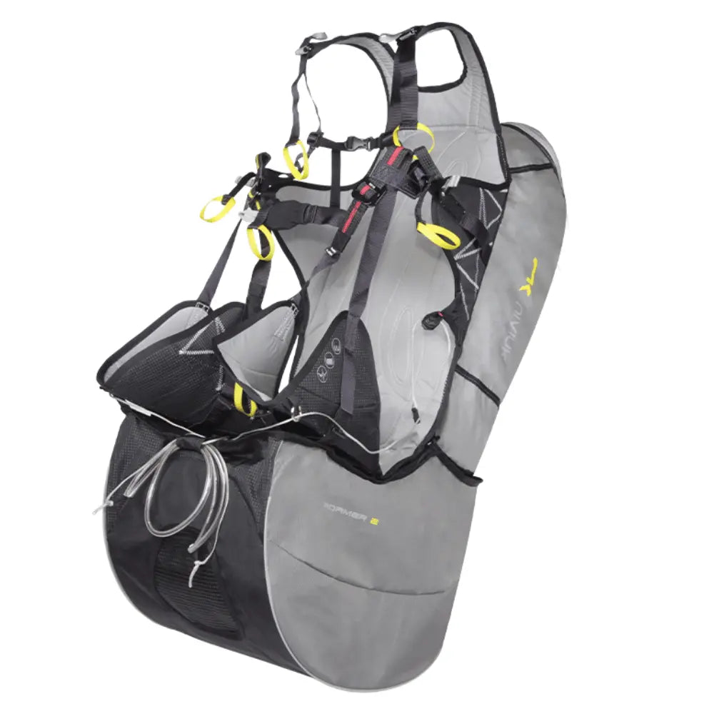 Niviuk Roamer 2 Hike&Fly Gurtzeug, innovatives Gleitschirm-Gurtzeug mit optimierter Lastverteilung und Komfort, ideal für abenteuerliche Hike&Fly-Erlebnisse.