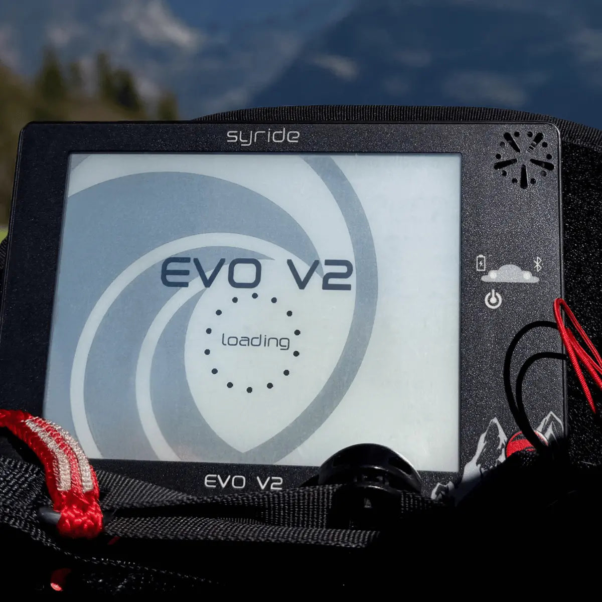 Syride Evo V2 Variometer mit aktivem Ladebildschirm, kompakt und robust für Gleitschirmflieger, perfekt für Hike & Fly und Paragliding Outdoor-Abenteuer.