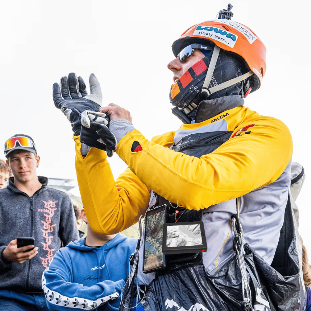 XC Tracer Maxx 3 Variometer mit großem, hochauflösendem Display und Fernbedienung, ideal für präzise Gleitschirmflüge und Sicherheitsdatenanzeige.